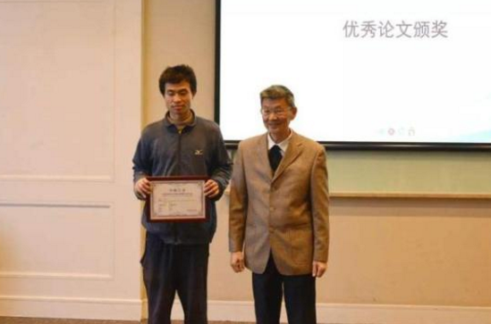 清华创意满满的招生宣传片，输给北大其貌不扬的韦神，网友：完败