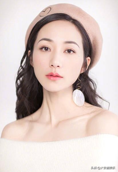 古时候美女的标准是柳叶眉樱桃小嘴,从一些古画不难看出,眉妆和唇妆是