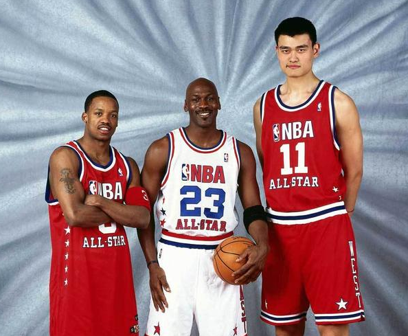 为什么姚明去nba(为何要去NBA？看看姚明当初的恐怖表现，完全就是CBA的张伯伦)