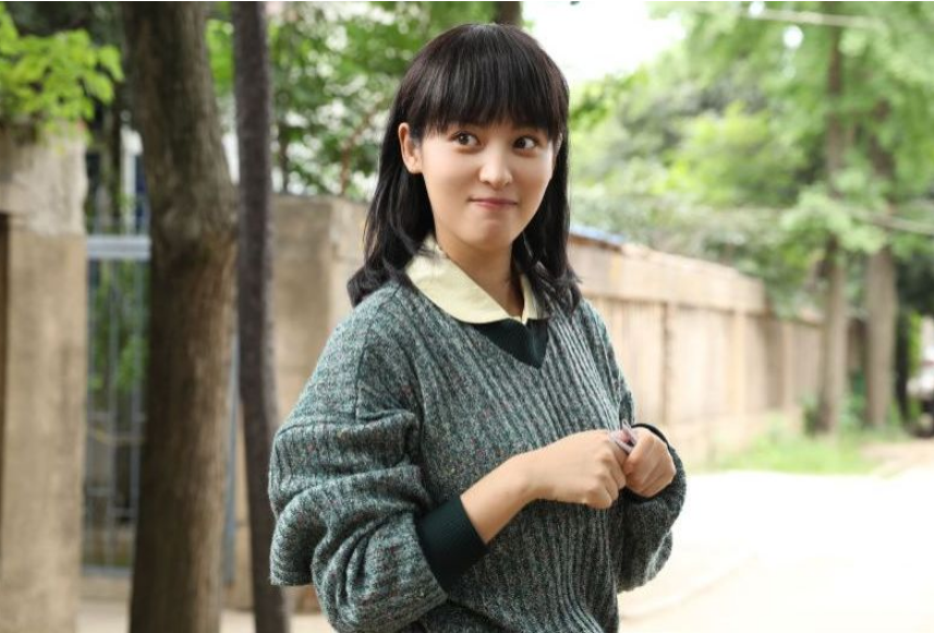 林更新回母校凡尔赛，同学就走红他一个，校友还有一个是被骂红的