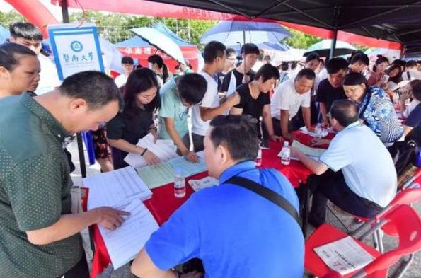 山东一考生650分遇滑档，补录进了老牌211名校，全家人高兴不已