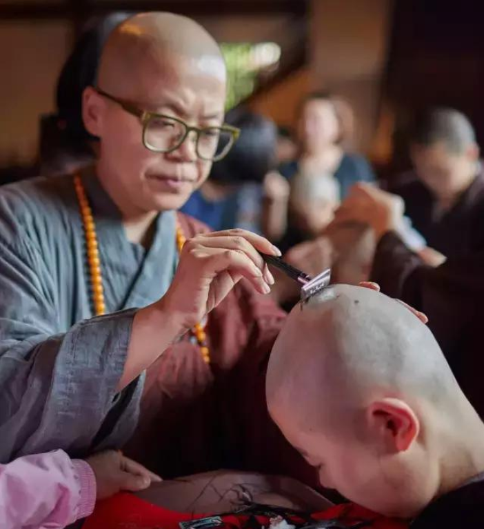 广东谭家三姐妹：青春年华集体出家为尼，多年后两人当上住持