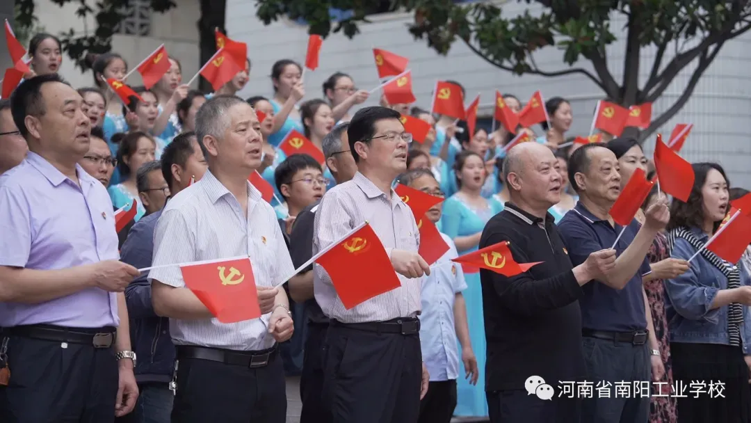 南阳工业学校，国家级重点中专招生，工业机器人，跨境电商专业