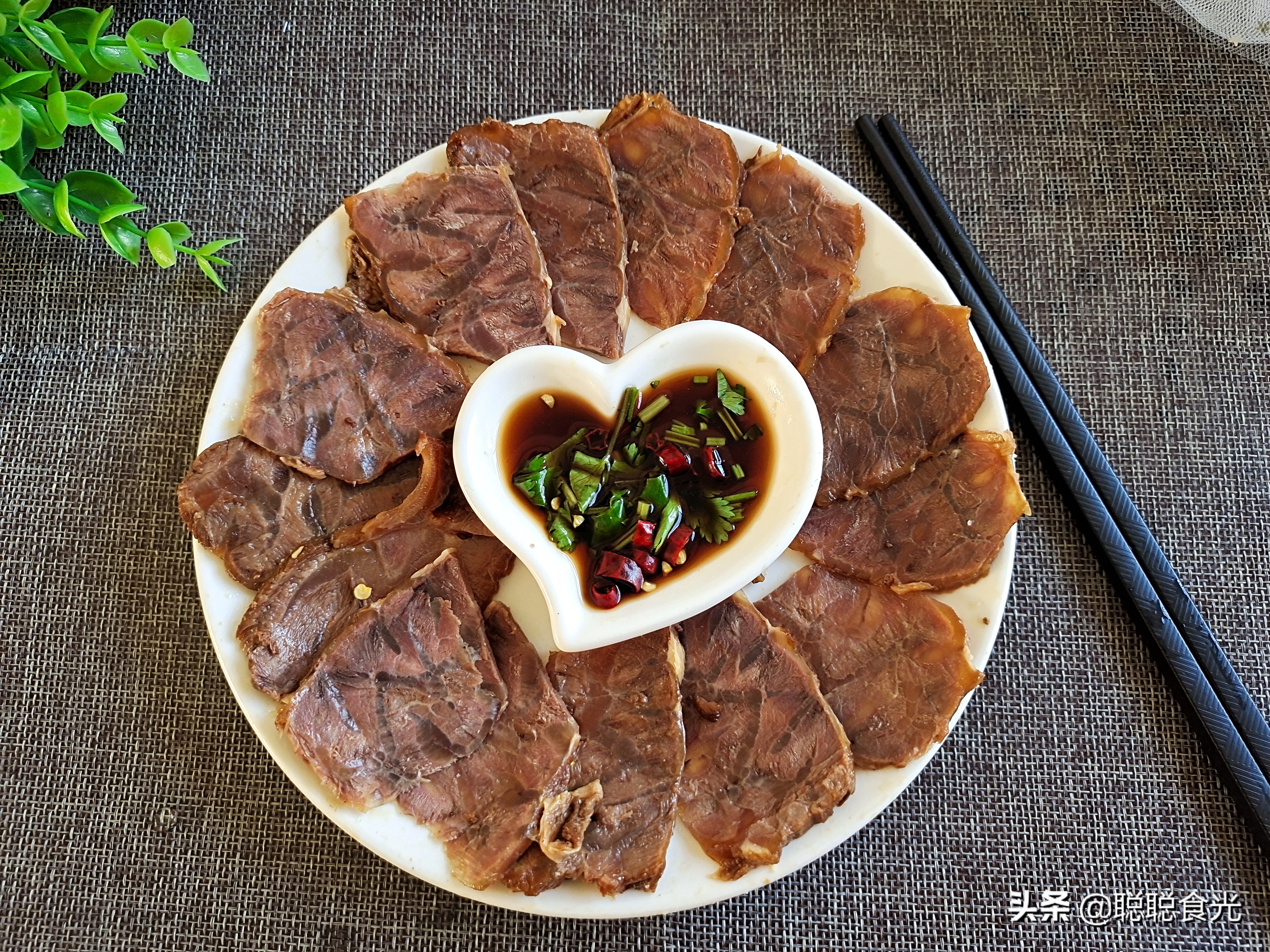 酱牛肉的做法	（牢记1腌2泡3酱牛肉不柴不松散）
