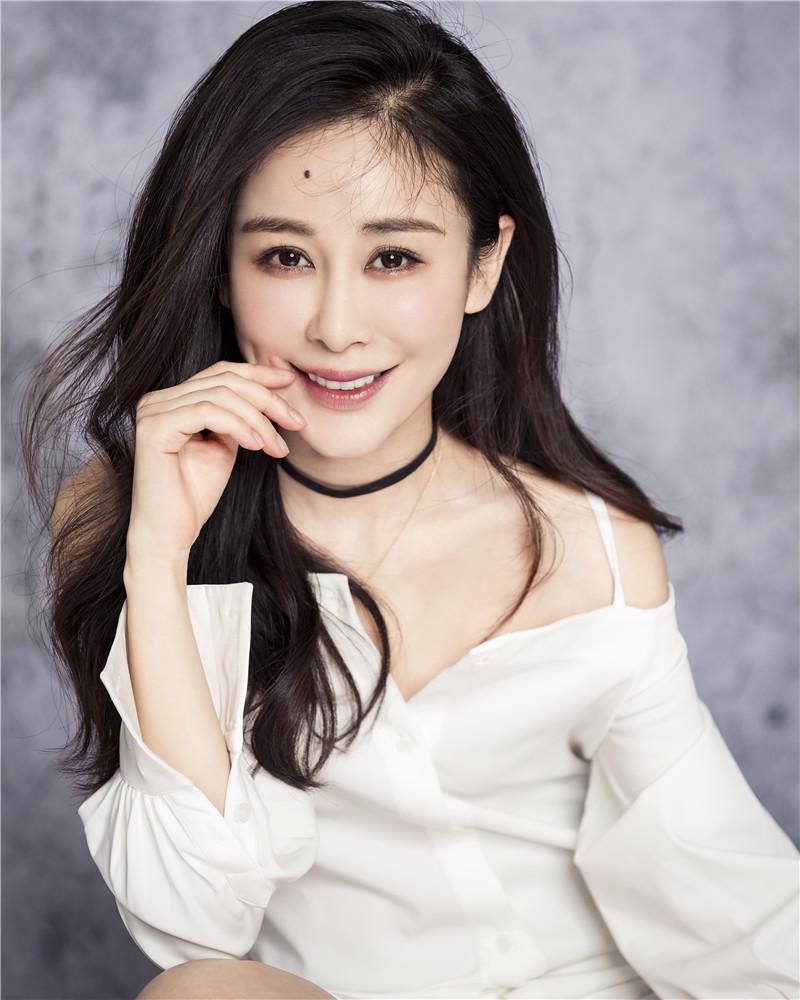 勒东个人资料图片(靳东的低调情史) - 散下步