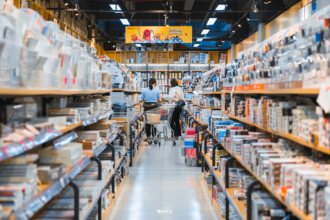很多人第一次知道笋岗仓库,是跟着爸妈来的.