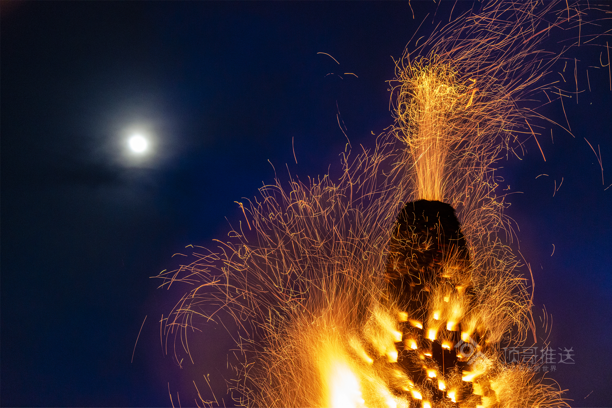 极小众火红的中秋民俗烧番塔，数百年来是怎样同月亮扯上关系的？