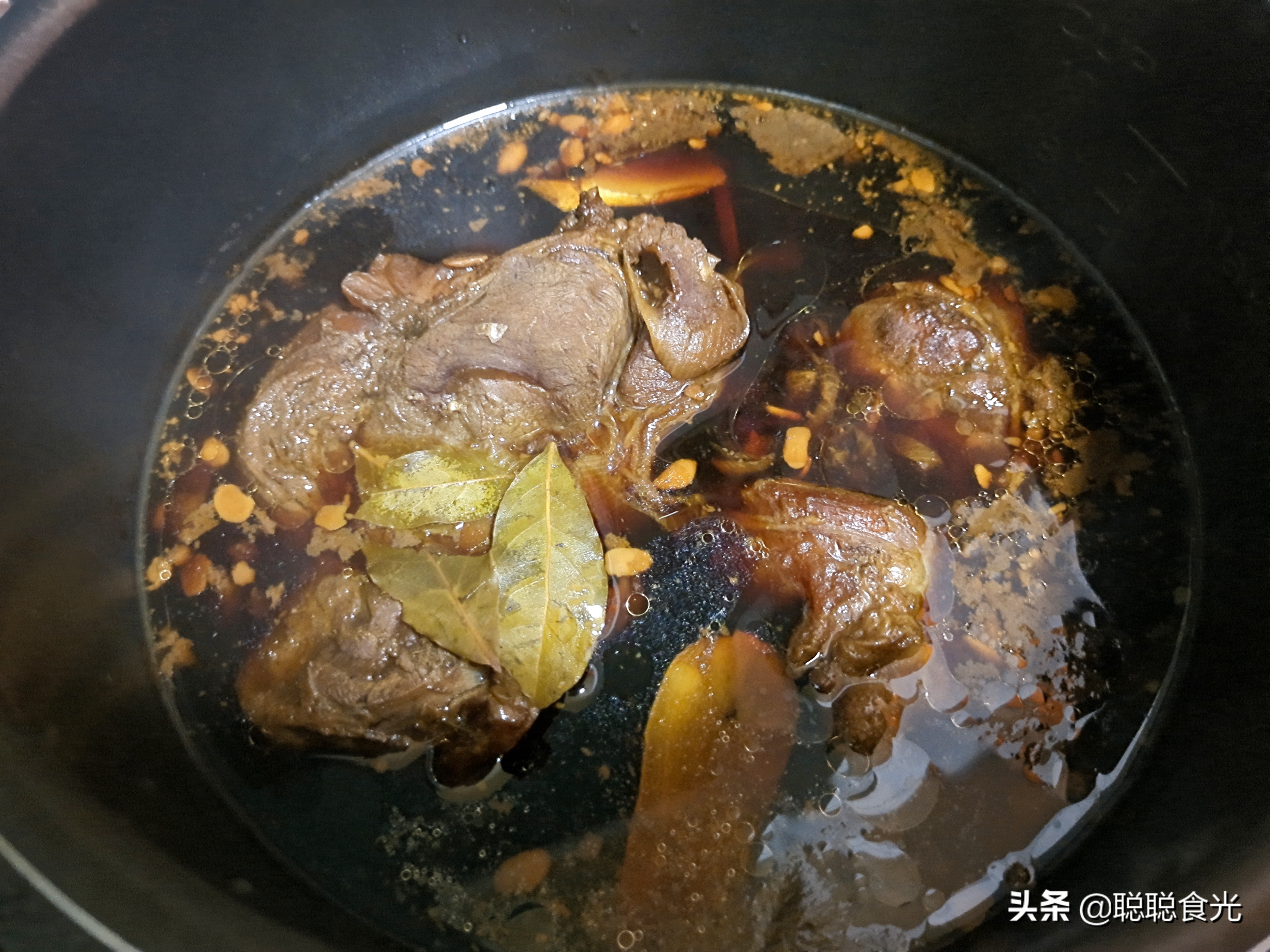 酱牛肉的做法	（牢记1腌2泡3酱牛肉不柴不松散）