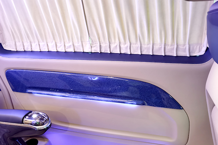 迈巴赫沙发床 印花地板 星空棚 沈阳众世达这样改装你喜欢吗？