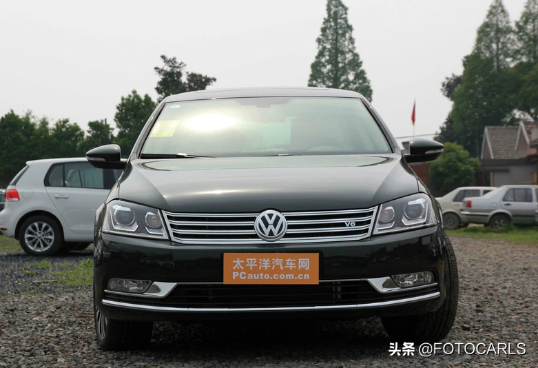 大众迈腾3.0L V6旗舰版实拍，后排猜你没见过，售价33.48万