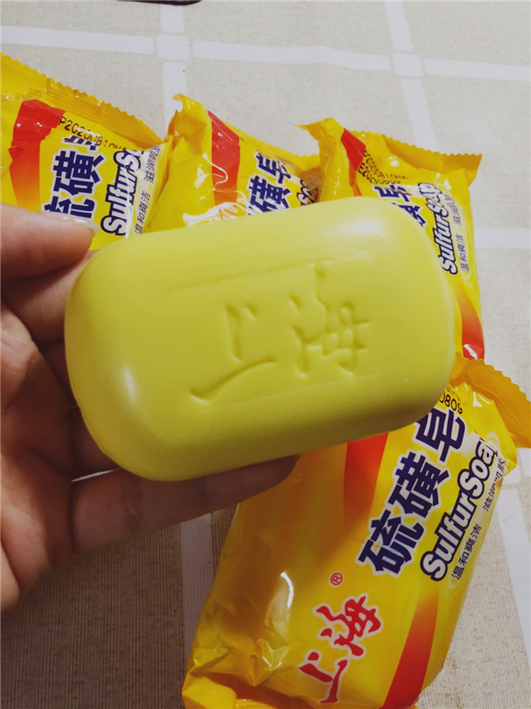 3块钱1个的硫磺皂，放在家里作用不少，你只会拿它搓背洗脸吗？