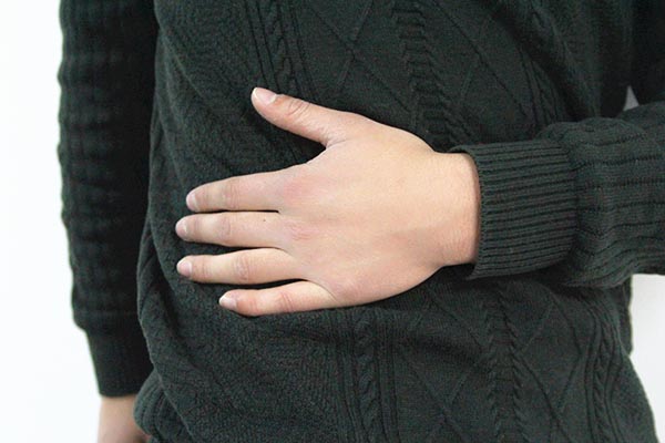 肝不好的人，屁会变多？自查身体是否出现4个异常，提前护肝
