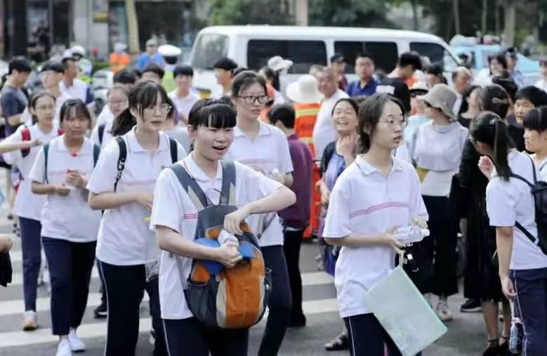 河南最强高中，27人保送清华北大，一本升学率超过97%