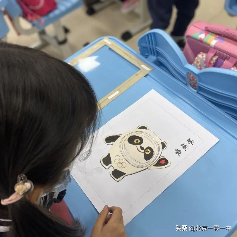 上地实验学校小学部的小可爱 带来了助力冬奥的小宇宙