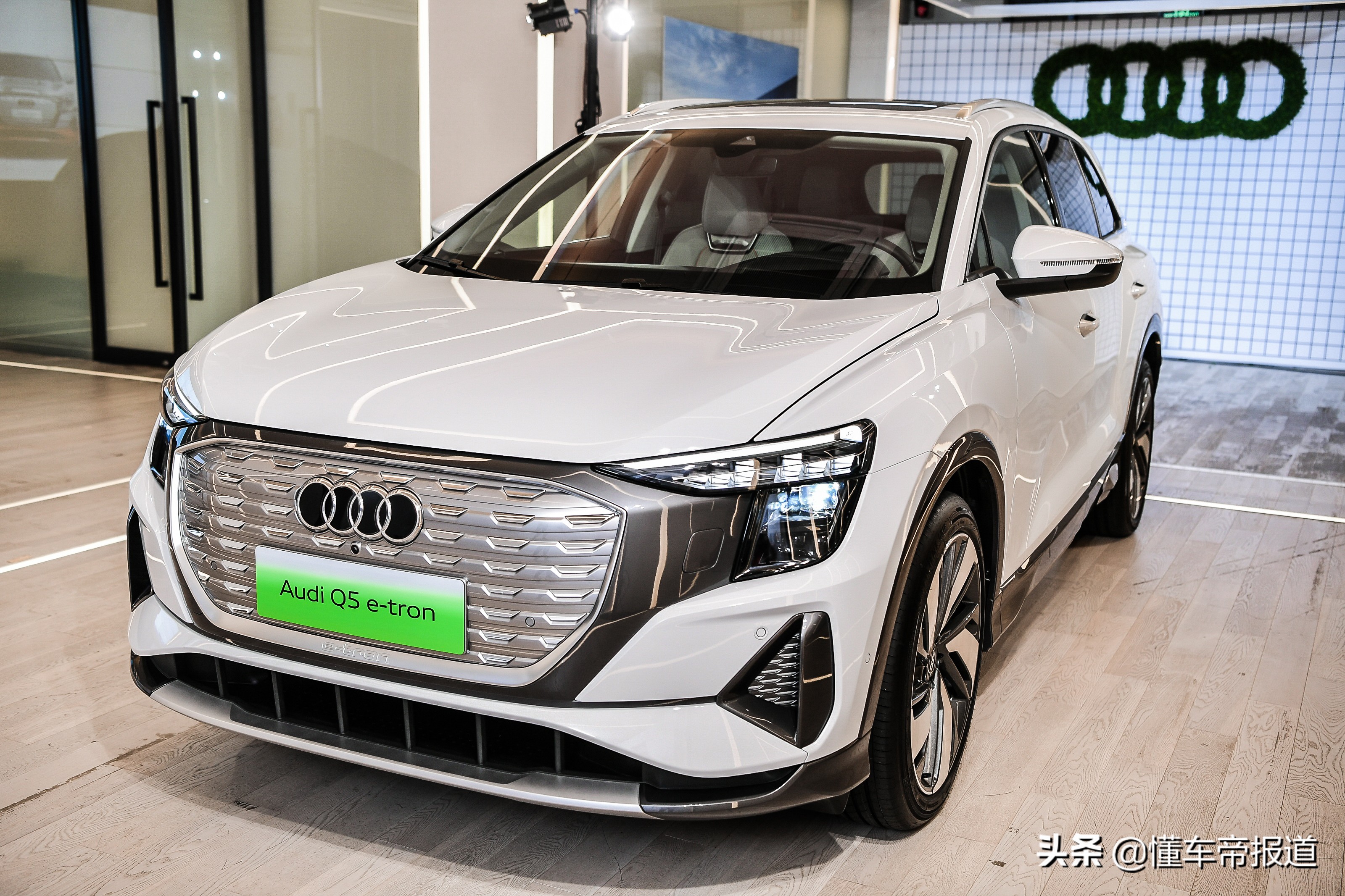 奥迪Q5 e-tron电动SUV发布，提供大6座/7座布局