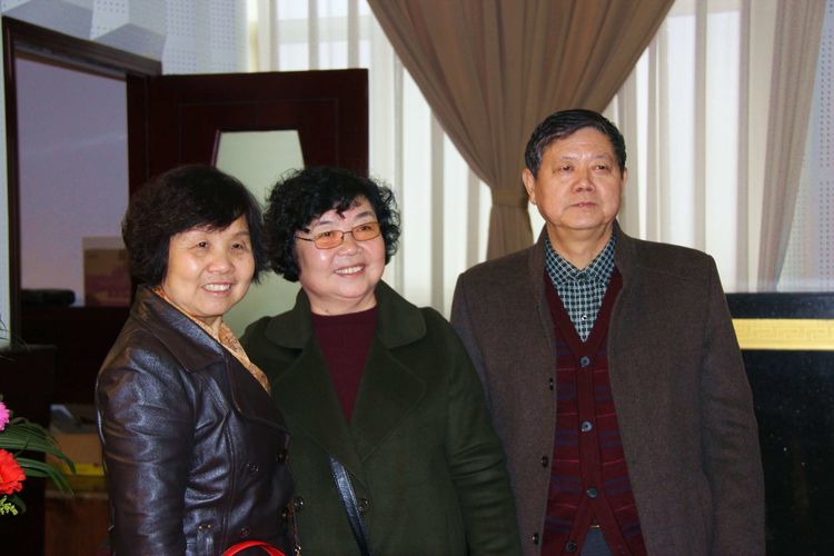 刘顺虎：远瞻红日染秋色 近看墨翁画腊梅