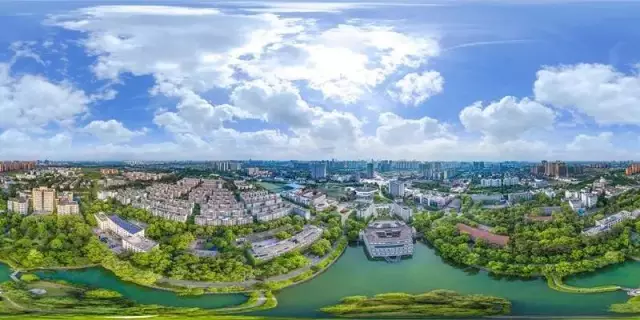 成都超“火”高校：占地2890亩，坐拥4大网红食堂，获人民日报关注！