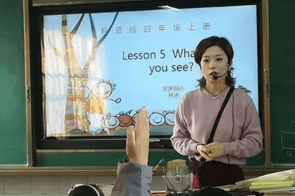 “取消英语”呼声高涨，学科地位受影响？辽宁、上海率先做调整