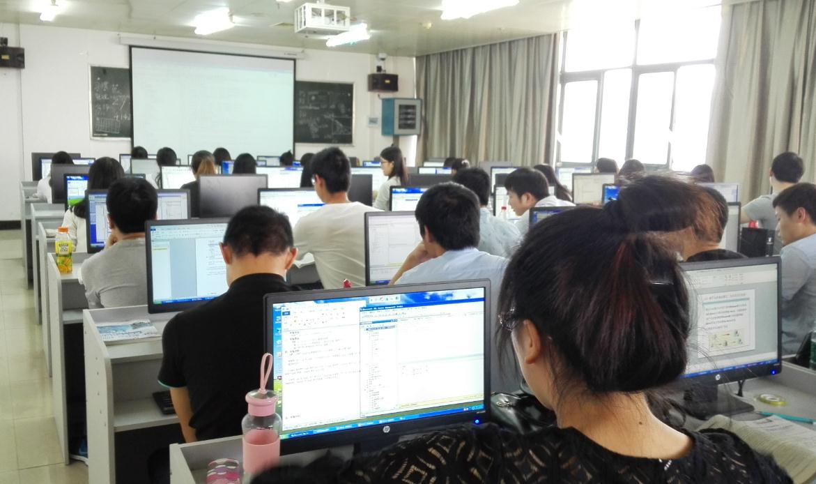 女生想学“计算机专业”，应该选计科还是软工？就业率告诉你