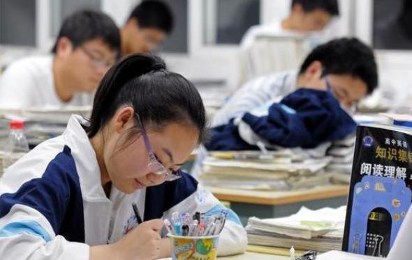 高考生“体检翻车”走红，众多学生吓出表情包，医生：我也不想