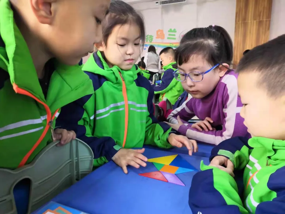 【寓教于乐】敕勒川绿地小学乌兰分校一年级开展玩转七巧板趣味拼搭活动