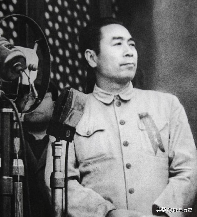 1942年，送报童无心说漏嘴，惊惧的周恩来执意决定：我要出院