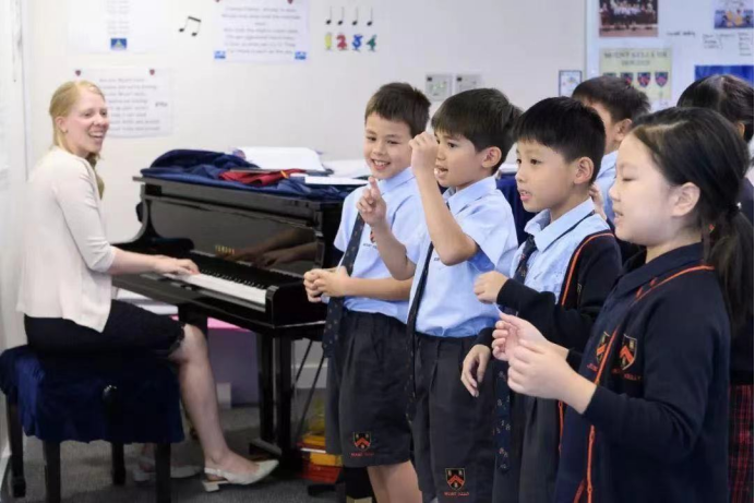 上海一所“贵族学校”火了，学费高达98万，家长绞尽脑汁报名