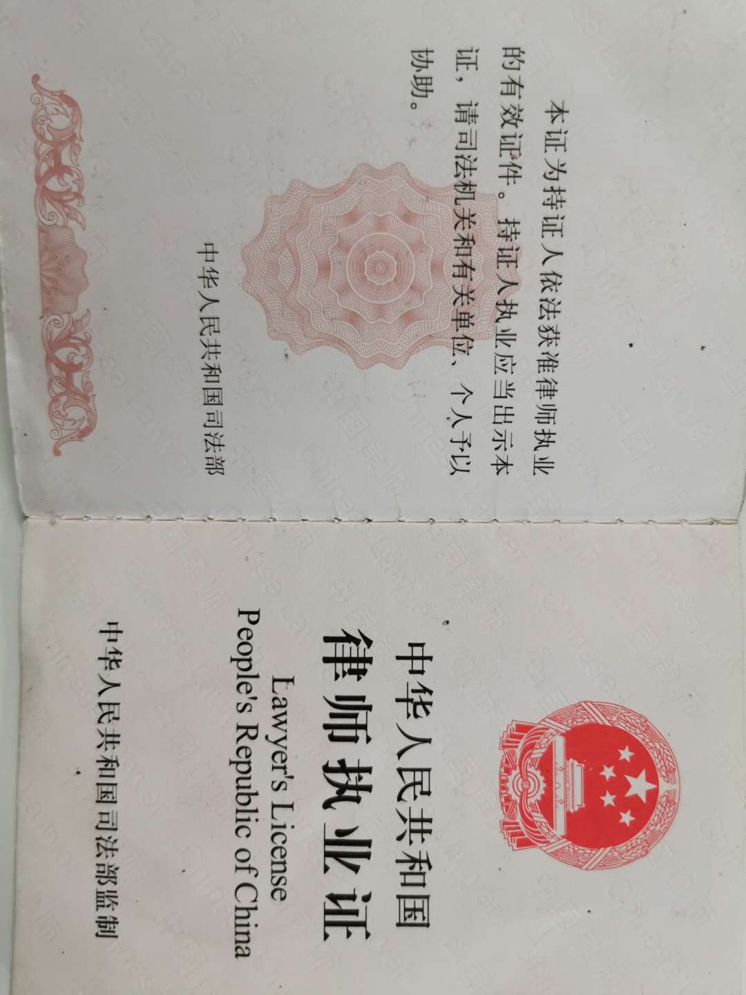打官司怎么选律师，律所越大越好？律师越老越好？