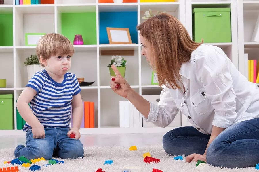 越吼孩子越不听话！做好这5步，比你吼一万遍都管用