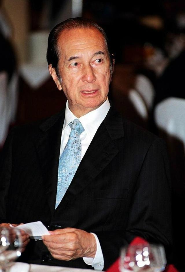 为堂弟生子，与哥哥何鸿燊决裂，索要200亿欠款，她的故事太精彩