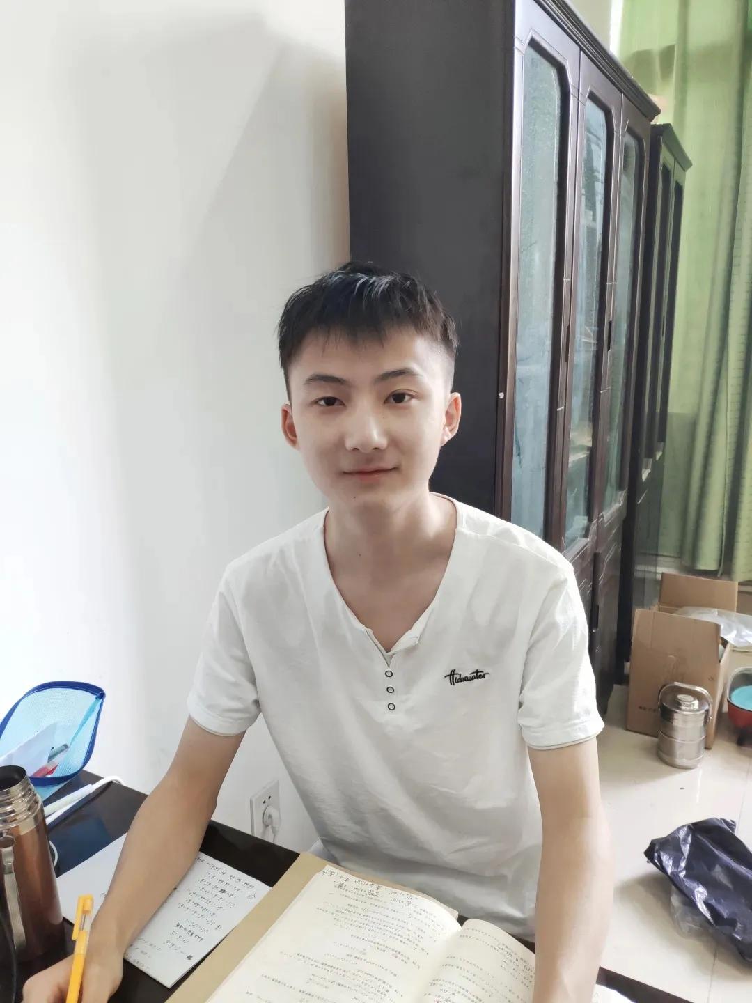 学霸寝室 | 5个985、211，1个进入世界500强电子企业