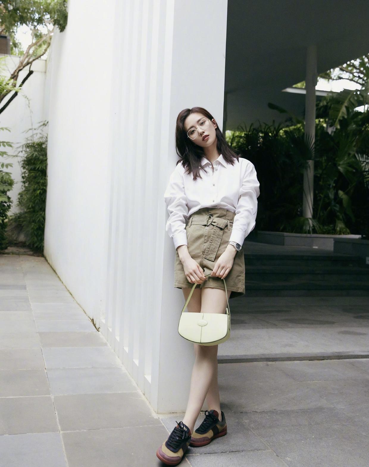 有一种高级感叫刘诗诗穿真丝连衣裙，明明很简单，她却穿出国际范