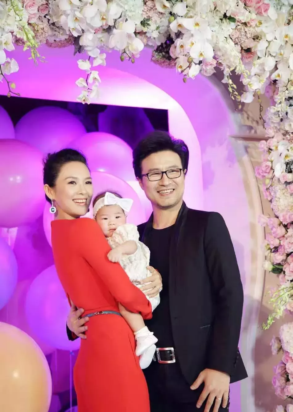 汪峰女儿小苹果近照曝光,14岁打扮精致成熟,气质神似章子怡