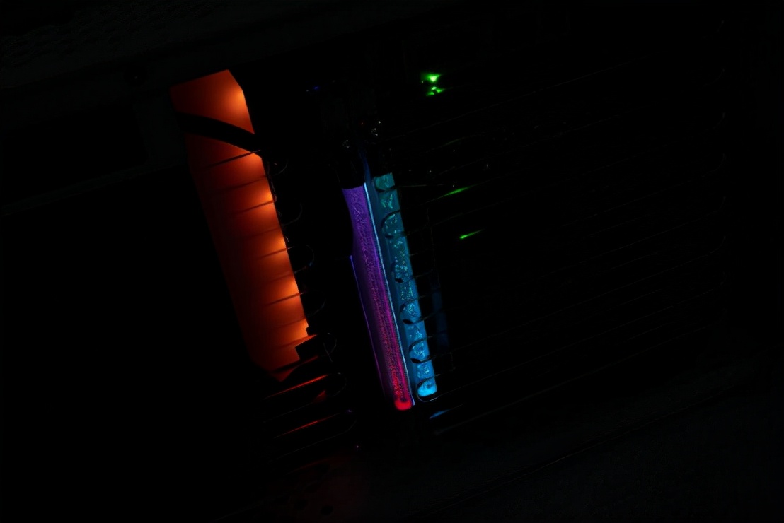 提着走的3A游戏ITX主机，超频三蜂鸟2装机体验