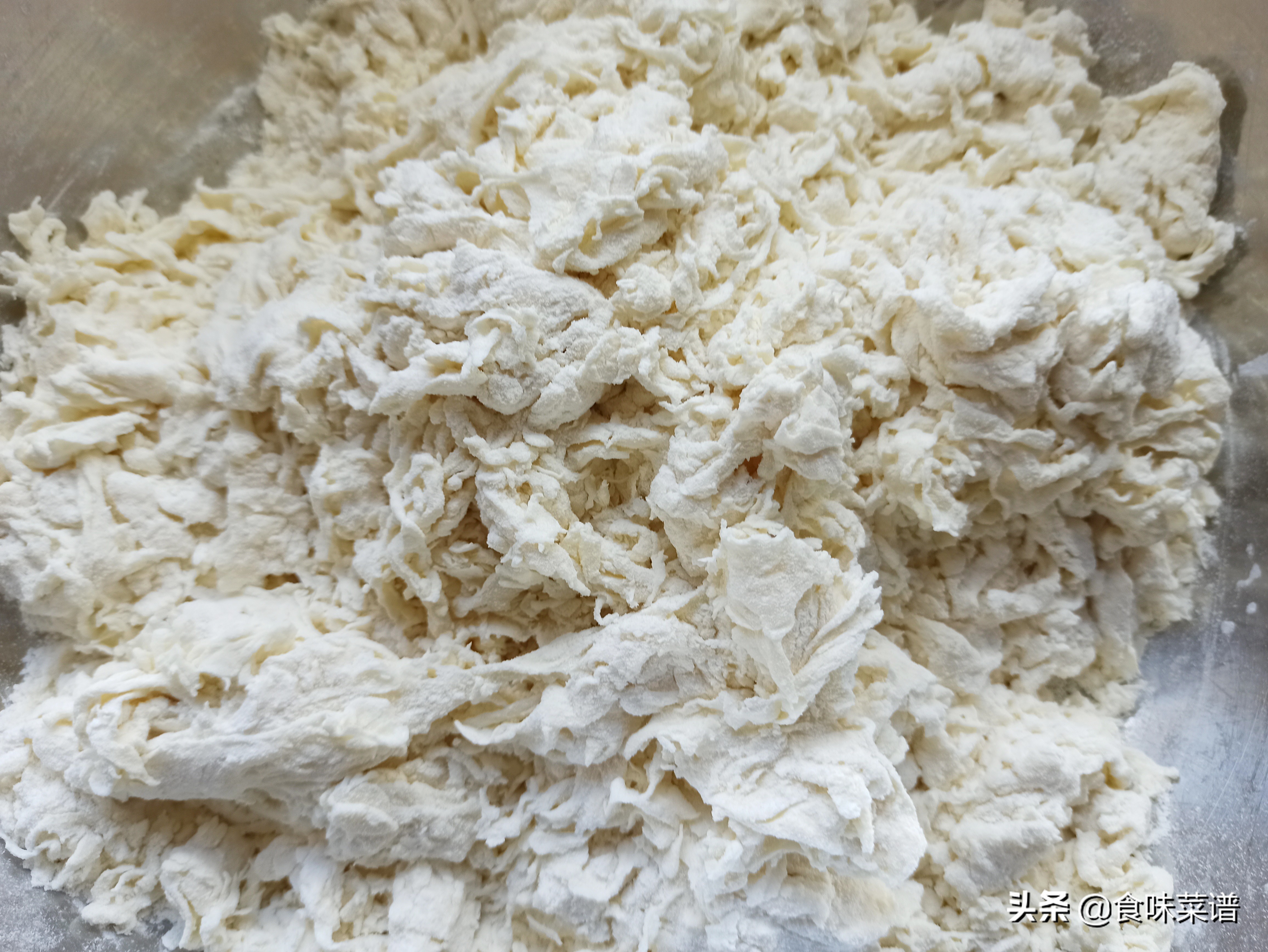 人见人爱的白菜饺子，馅料这样调，营养美味又好吃，出锅肉嫩鲜香