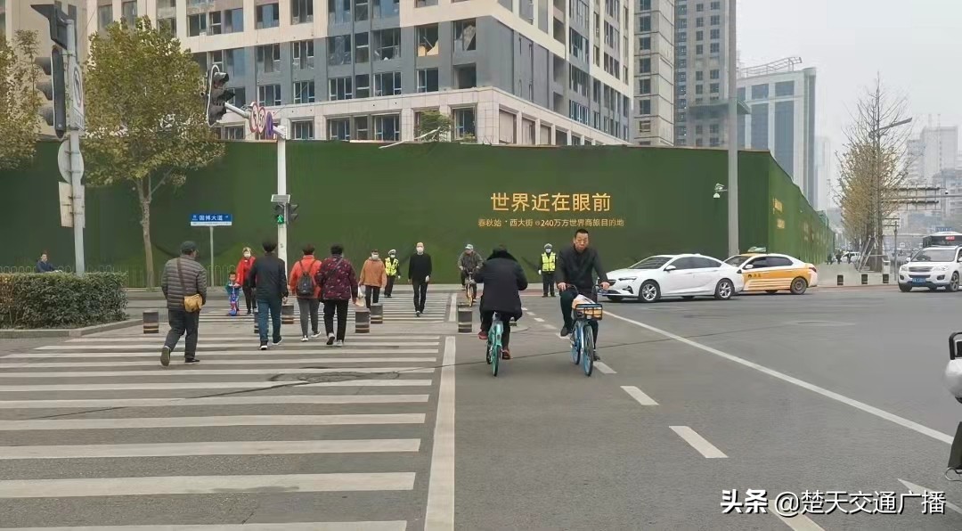 各行其道 安全高效 交通秩序综合治理推动路口守法率提升