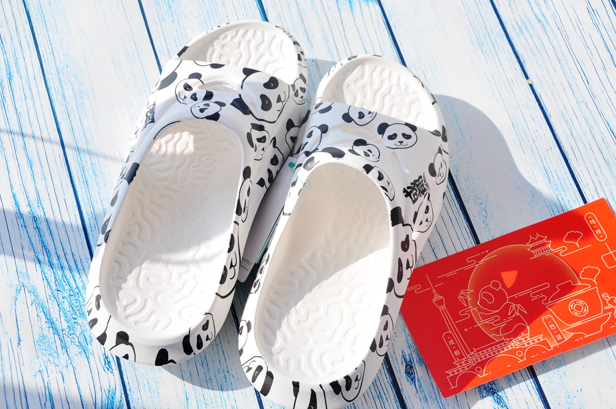 高颜值的足底舒缓神器，咕咚舒缓运动拖鞋熊猫款