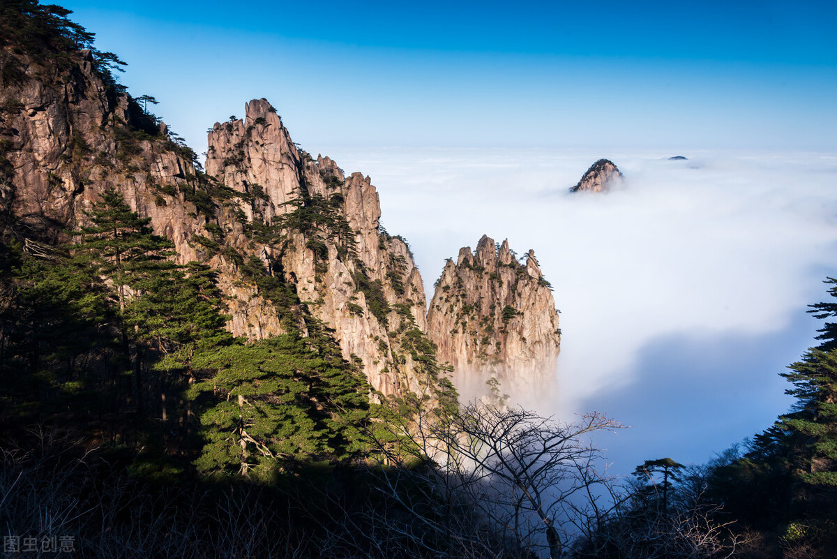 中国十大名山风采各异：泰山雄伟、黄山奇秀、华山险峻、峨眉清幽……尽显华夏山岳独特魅力