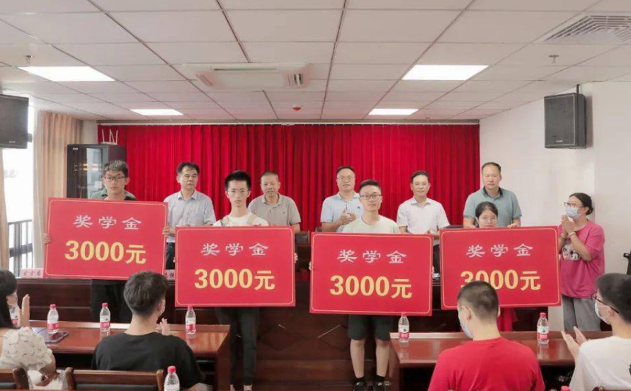 大学拿奖学金意义非凡，不只是钱的事，可惜很多学生毕业才懂