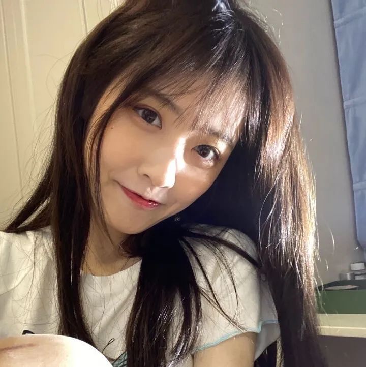 女生真人头像 |  我躲在断墙后,偷看两个少年徒手摘星