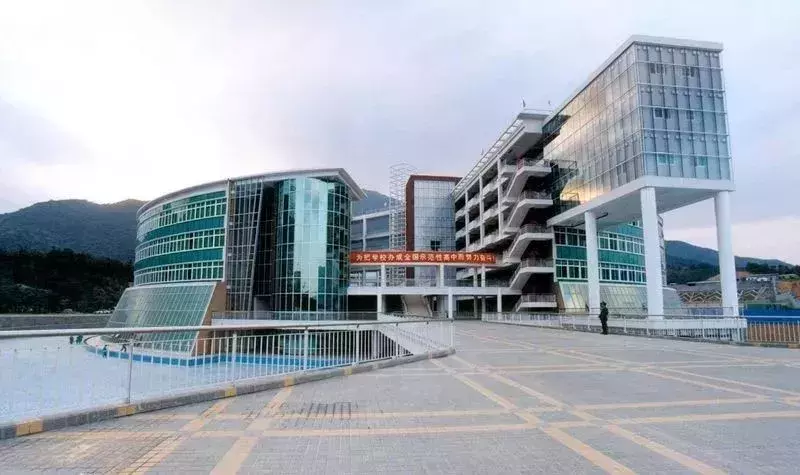 「深圳」外国语就是名校？福田区三朵外国语金花，谁更亮眼？