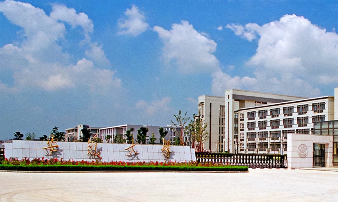 2021高考报志愿，扩招人数多的3所高校，低分考生也有机会考名校