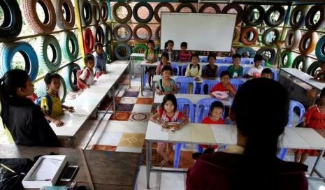 捡破烂交学费，用废品造学校？他建了一所垃圾学校，拯救无数孩子