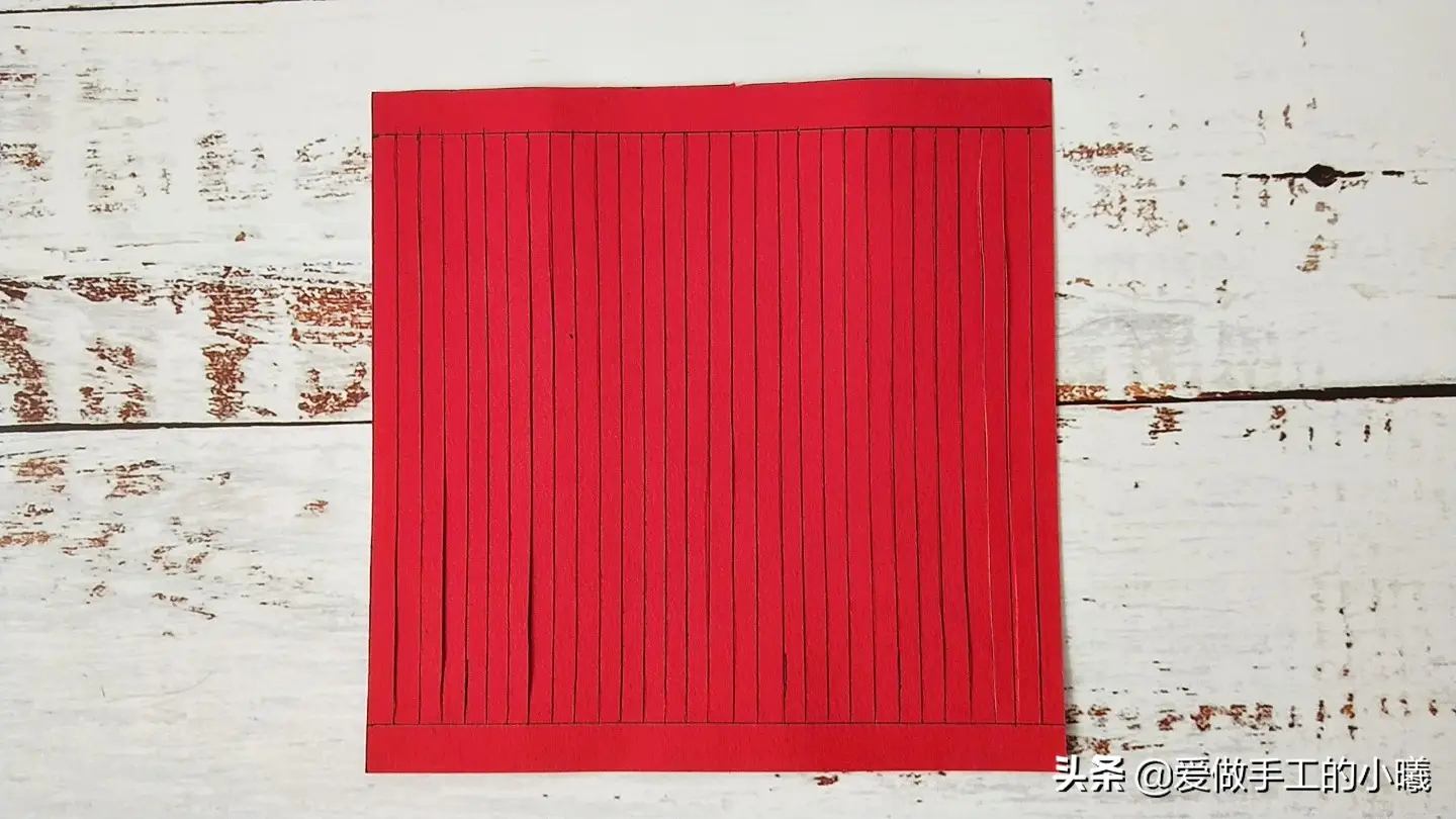 手工剪纸灯笼的做法（彩纸灯笼制作方法）