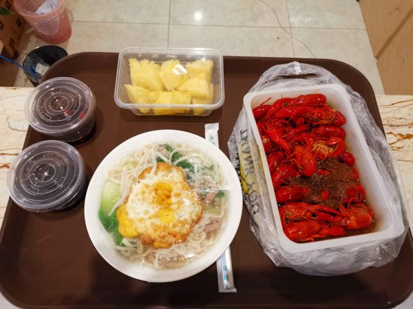 “你保护武汉、我们照顾你”，援汉医疗队背后有群国企“大管家”