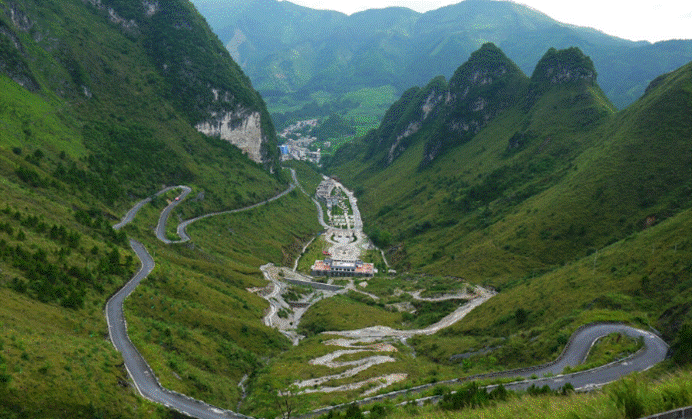 世界最深的洼地(世界已知有人类居住的最深洼地，还有五千座山峰环绕，你想去吗？)