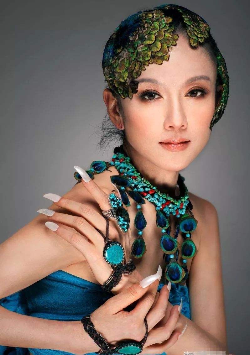 11岁差点被当童养媳，被“雪藏”10年，杨丽萍不为人知的经历