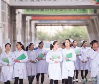 成都护士学校招生（成都哪些卫校有药剂专业）