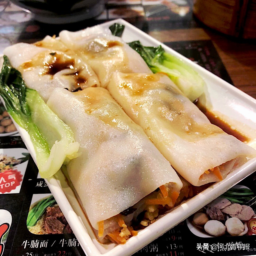 咸蛋三宝饭、鲜虾云吞面、鲜虾烧卖、罗汉斋肠粉……石家庄中山路上的这家港式茶餐厅，餐食让人吃到扶墙走