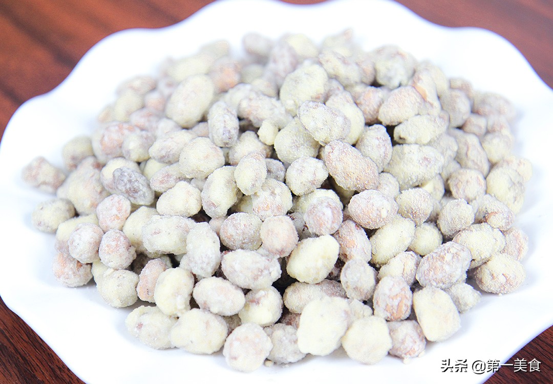 原来在家做挂霜花生米这么简单,零失败不返潮,香甜脆爽又好吃